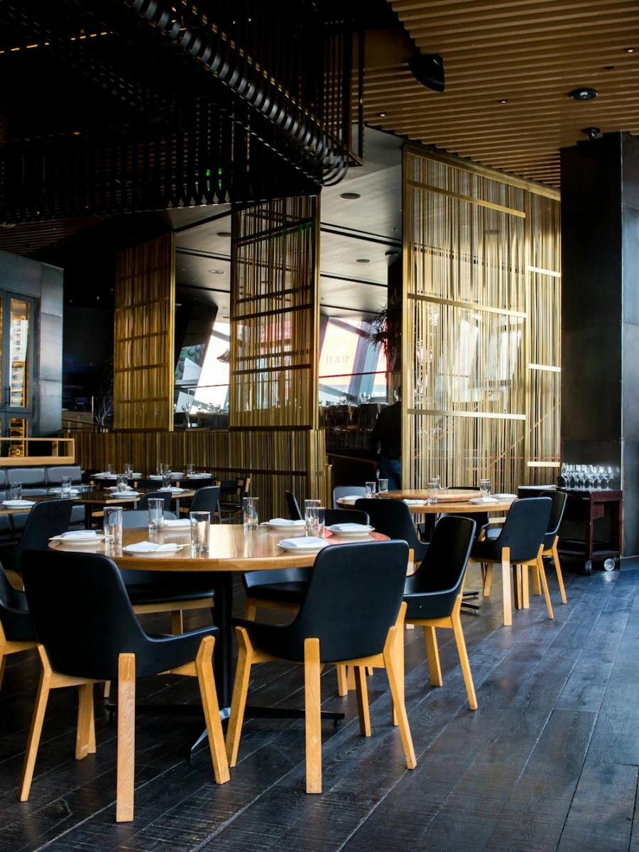 Comptoir de bar en fin de journée
