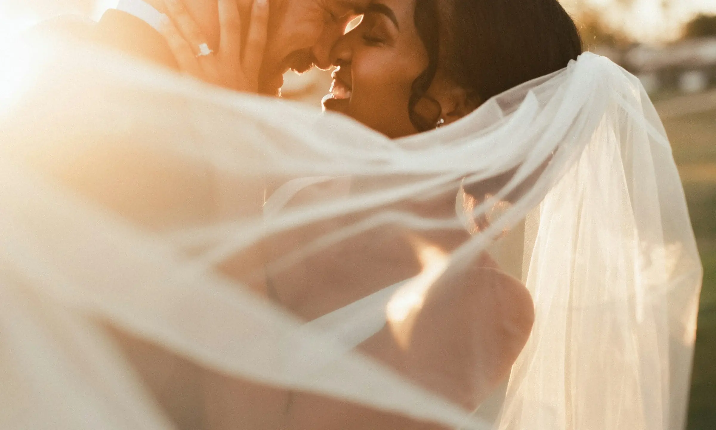 Portrait de mariée en robe blanche