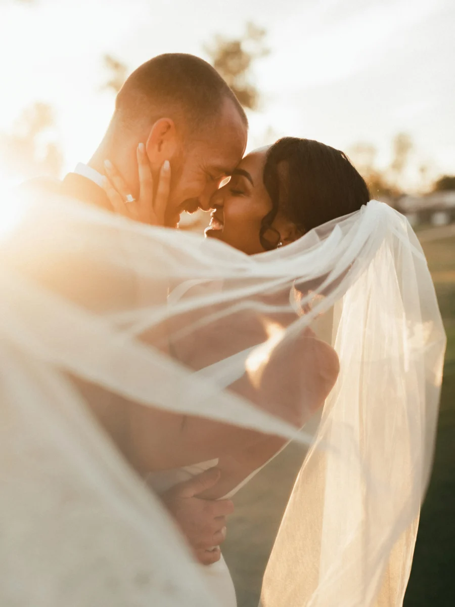 Portrait de mariée en robe blanche